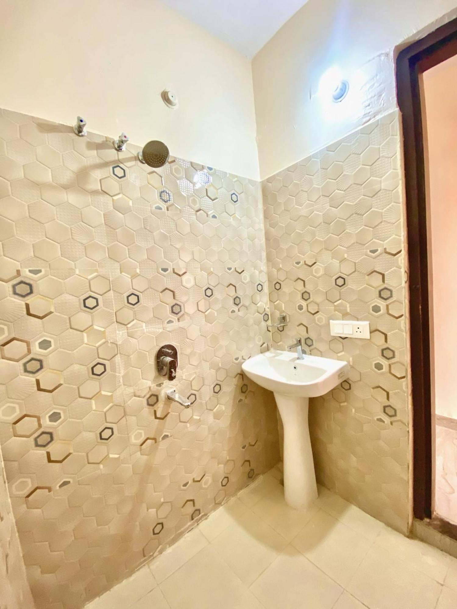 Ramalayam Inn Ayodhya Экстерьер фото